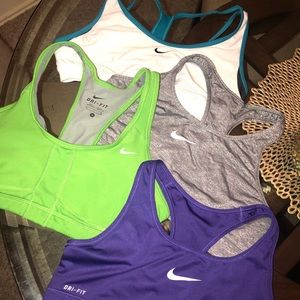 Nike sports bras size M